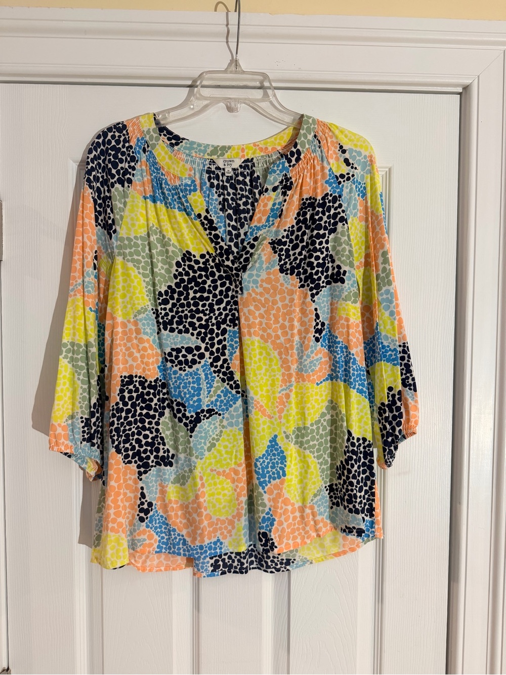 Ladies Size M "crown & ivy" Multicolor Abstract Peasant Top - Peach/Yellow/Blue